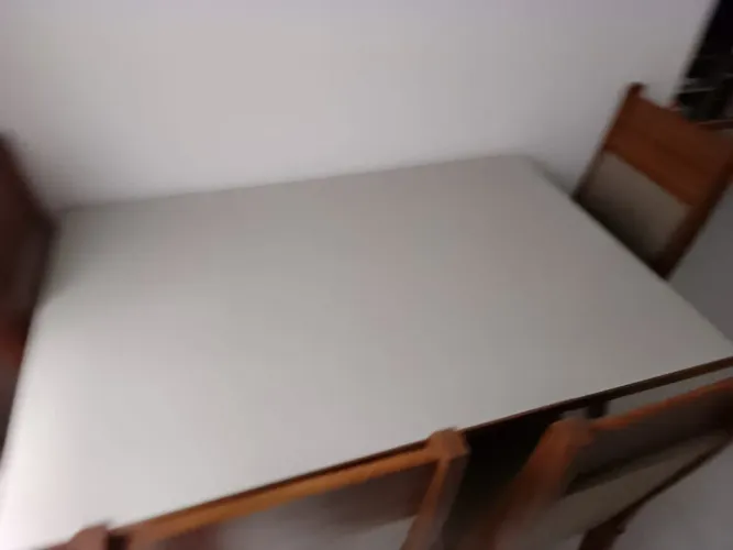 Mesa retangular 1,20 x 0,80, está novinha.