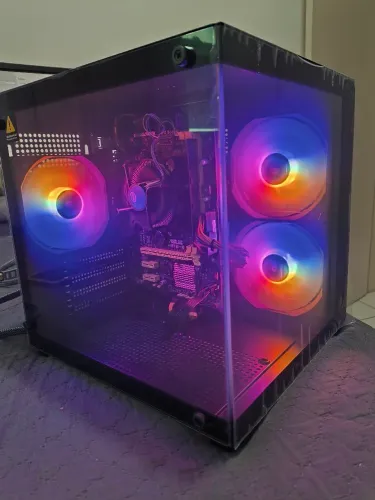 CPU i3 8gb SSD 120gb HD 750gb muito nova na caixa
