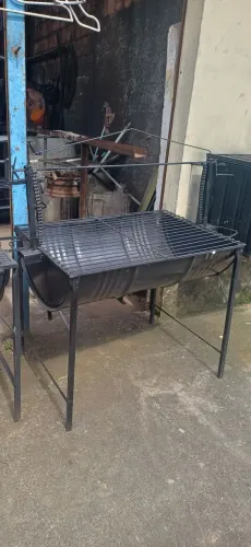 Churrasqueira grande de ferro ( pronta entrega)