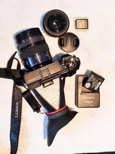 camera Lumix GX85 com lentes e acessórios