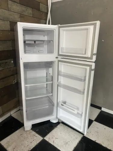 Vendo geladeira cônsul frost free 127 volts 342 litros original e funcionando