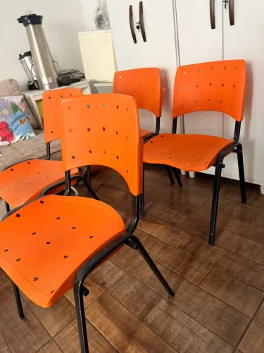 Cadeiras laranja