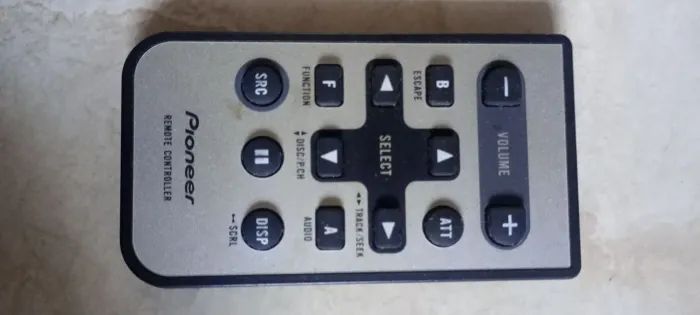 Vendo um controle de som d carroPioneer com estojo