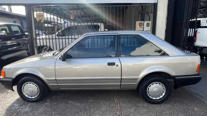 Ford Escort GL 1.6i / 1.6 (álcool) 1988