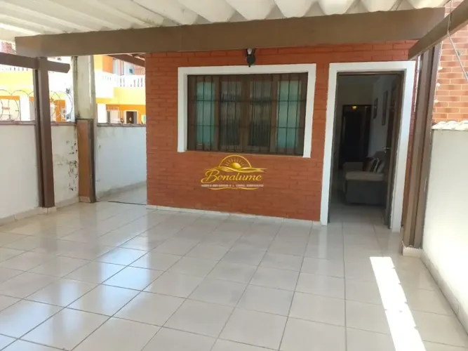 Casa a venda com suíte e churrasqueira a 650m do mar 2 dormitórios - Itanhaém