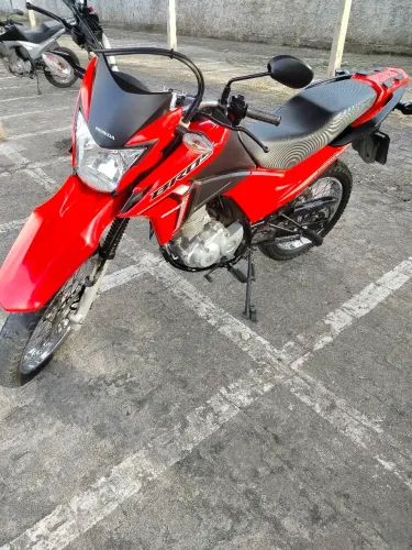 Moto muito bem conservada e quitadada estou vendendo ou troco em crosser nova quem tiver