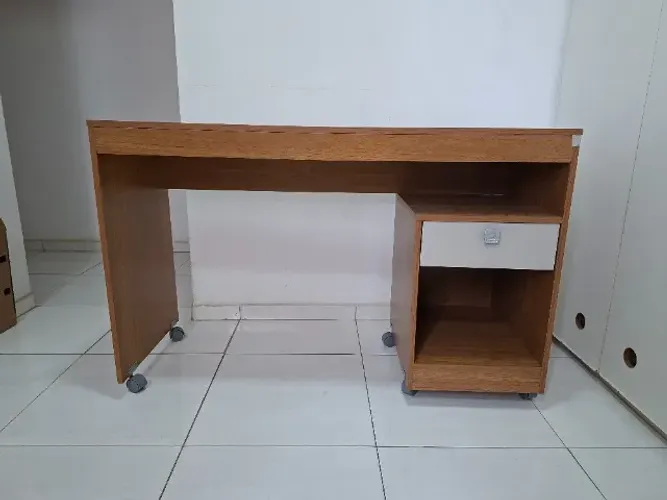 Mesa para escritório (L=120cm, A=77cm, P=45cm)