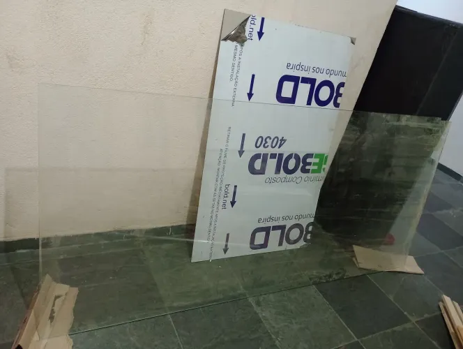 Vidro 8mm com 935 x 2040 Lapidado