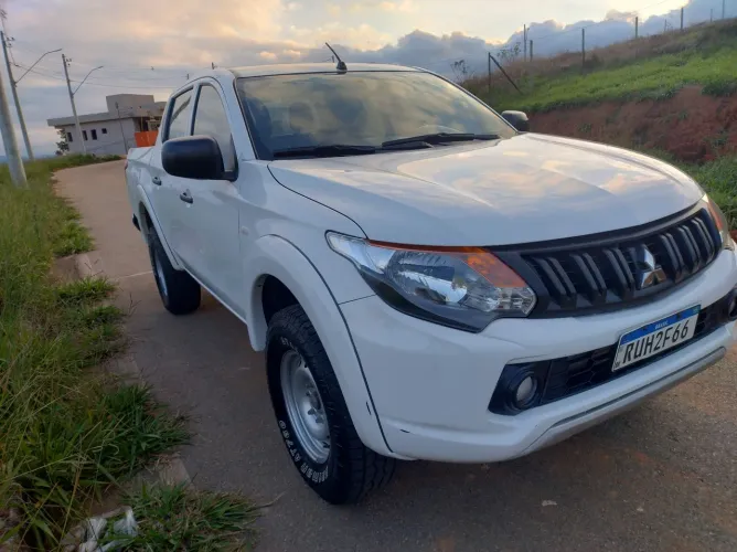 Mitsubishi L200 Tri. Outd. GLX 2.4 CD 4X4 Die. MEC 2023
