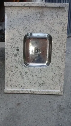 Pia de granito, cozinha é banheiro