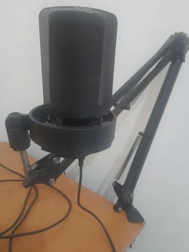 Microfone condensador com braço
