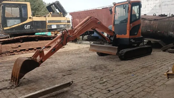 Mini escavadeira doosan dx35z ano 2012. 8100 horas. Esteiras de borracha.
