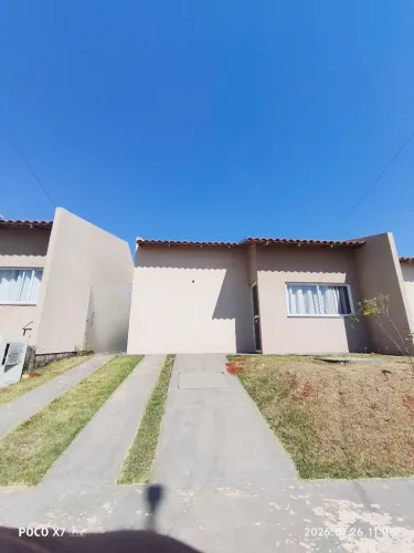 Alugo Casa em Condomínio 