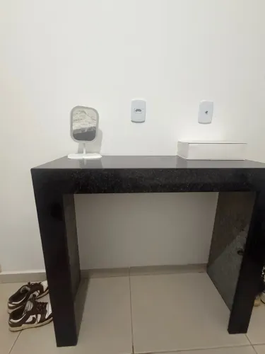 Vendo prateleira de granito para TV