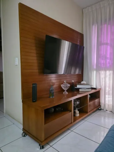 Painel de TV e Rack de chão de madeira