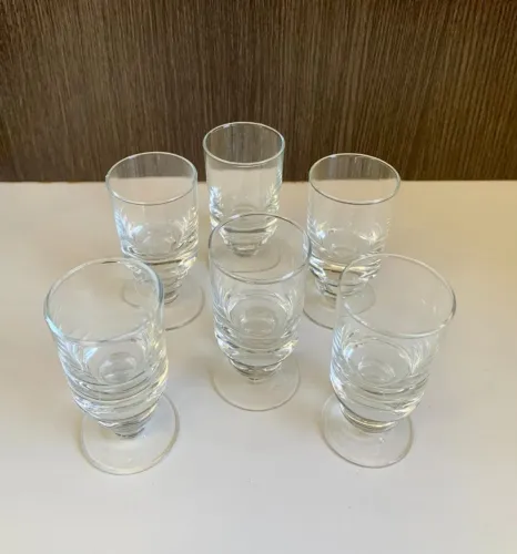 Antigas taças de licor de cristal (6), medindo 7,5cm de altura