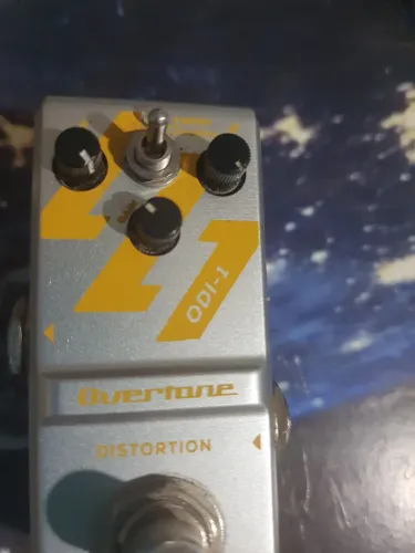 Pedal overtone distortion excelente!
