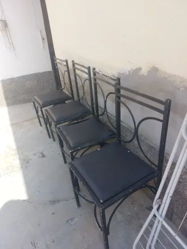 Cadeiras pesadas de ferro