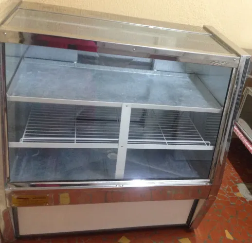 Geladeira Expositora Refrigerada em Excelente Estado