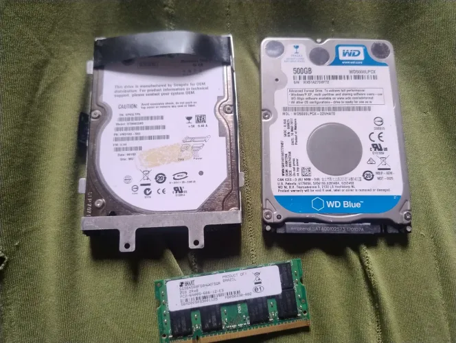 Vendo 2 HD de notebook e uma memória ram 2 giga 
