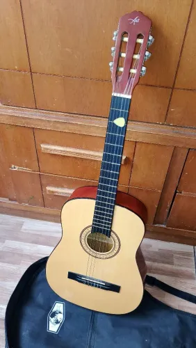 Violão acústico de nylon (ART) seminovo