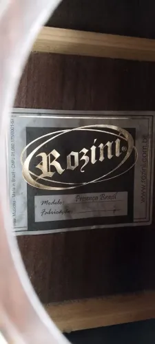 Violão rosim