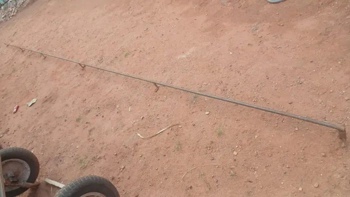 Estou vendendo esse trilho de 6 mt, para portão grande de 3 mt!!por R$ 200 para vir buscar