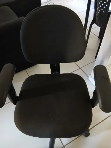 Vendo uma cadeira de escritório nova com NF