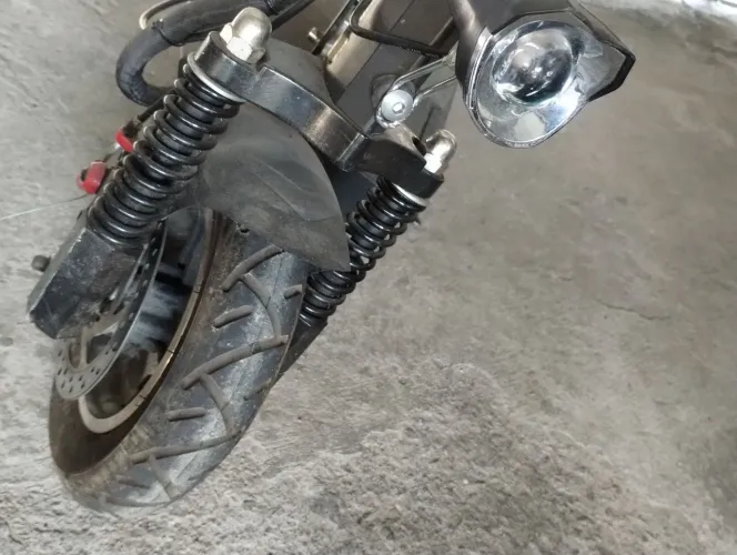 Vendo uma patinete em ótimo estado de uso ela faz 40 k