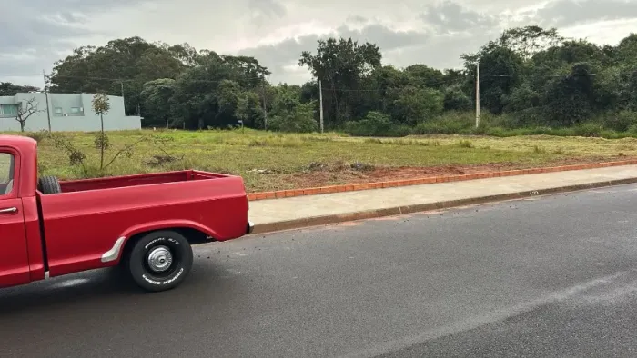 TERRENO RESIDENCIAL 200m. ASSIS