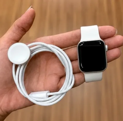 # Apple Watch SE (GPS + Cellular) 40 mm - Starlight - Nunca Usado Estou vendendo um Apple