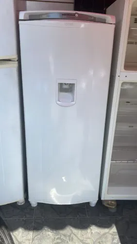 Geladeira Consul 1 porta frost free com dispense de água na porta