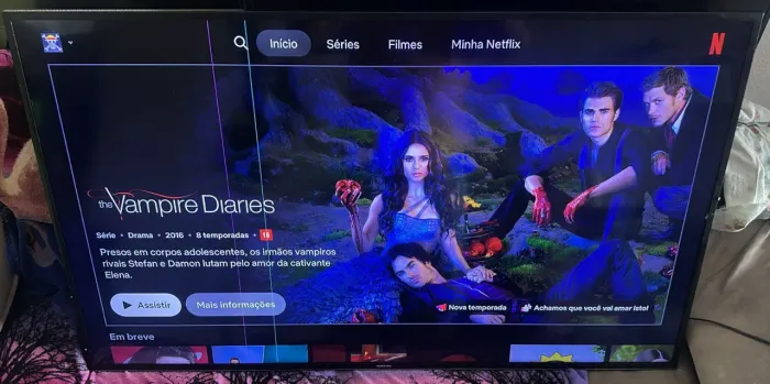 Tv Samsung smart 55 4k tem duas listras como está na foto não interferi em nada 