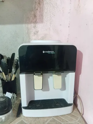 Bebedouro gela agua