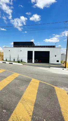 CASA ALTO PADÃO GRANDE EM SENADOR CANEDO HEBROM
