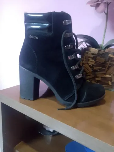 Bota dakota tamanho 36 semi nova usadas poucas vezes