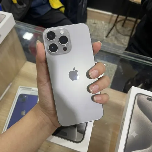 iPhone 15 pro Max, chama no WhatsApp: *9