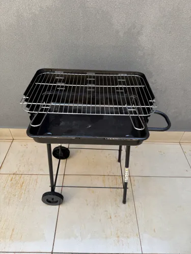 Churrasqueira a Carvão com Rodas