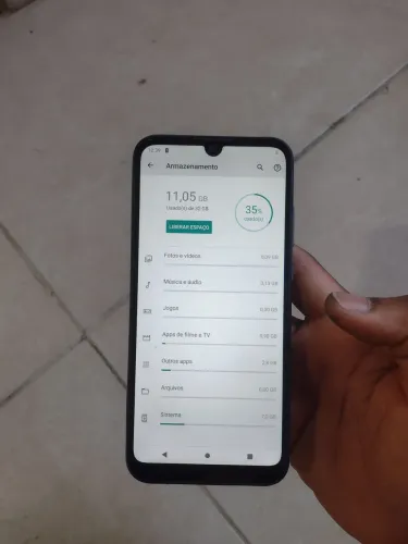 Moto e6i,32gb, Android 10 e biometria, com um trincado fio de cabelo por 100 reais.