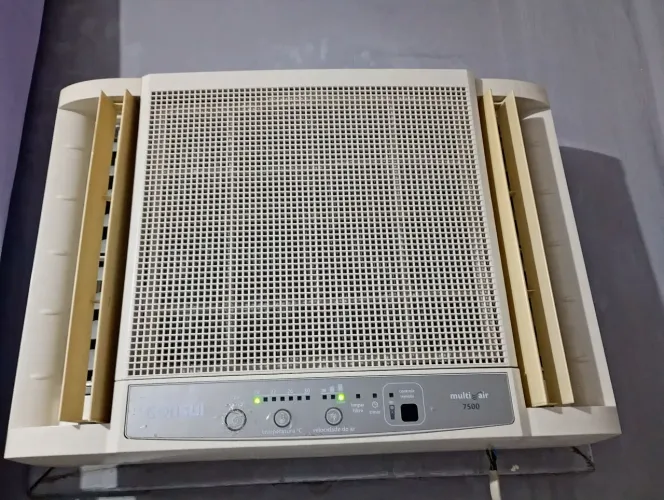 Ar-condicionado semi novo motivo da venda mudança.
