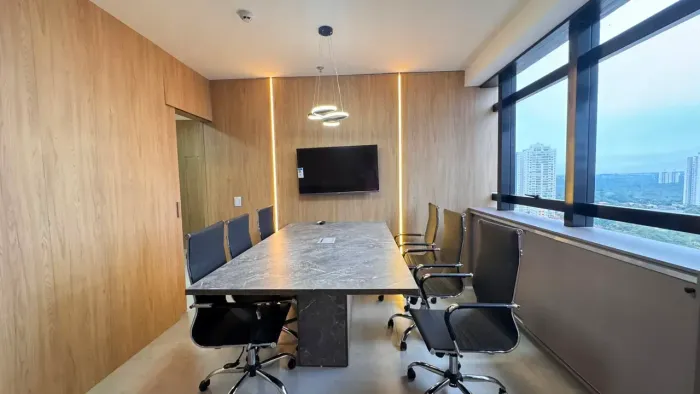 Sala Comercial 100% Mobiliada | Andar Alto | Bairro Quilombo