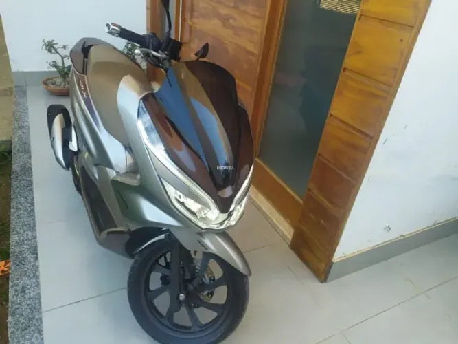 PCX DLX 2022