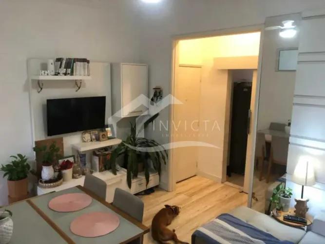 Quarto e sala reformado de 45m², vista livre e localização estratégica em Botafogo