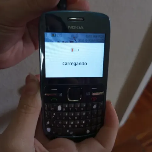 Celular antigo anos 2000 raridade para colecionador Nokia c3 funcionando perfeitamente