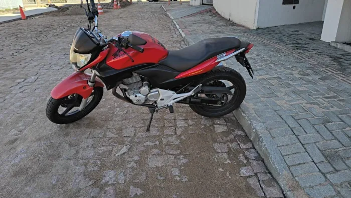 CB 300 Vermelha (Honda)