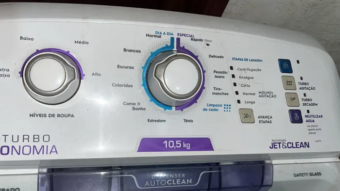 VENDE-SE MARQUINA DE LAVA ROUPA