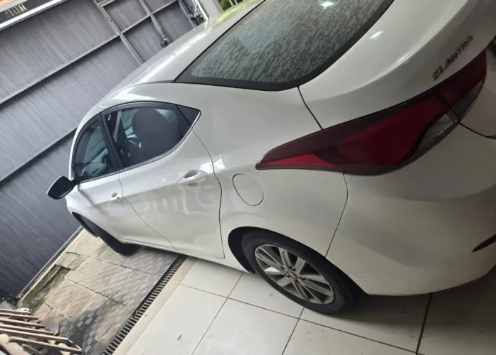Hyundai Elantra GLS 2.0 16V Flex Aut. 2016