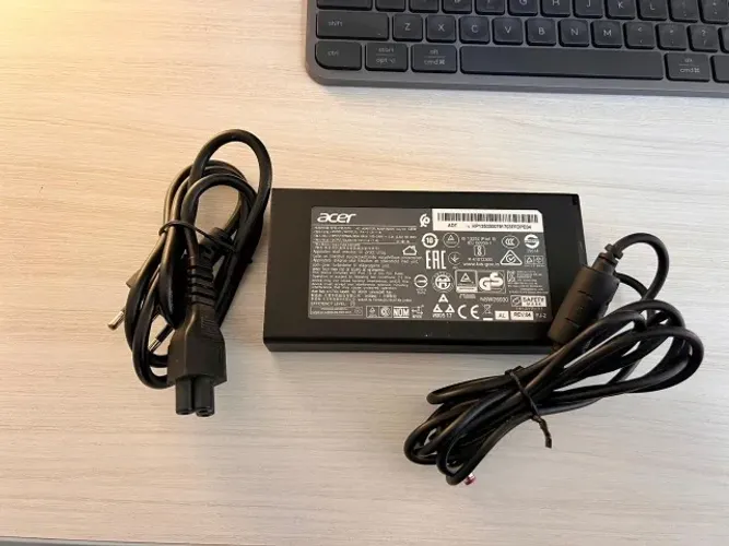 Fonte Original Acer Nitro 135w - Em excelente estado