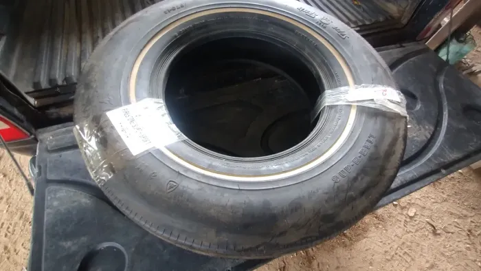 Pneu Firestone wide oval F70-14 faixa branca clássicos antigos importado