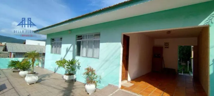 CASA À VENDA NA TRINDADE COM AMPLO TERRENO COM 574m², IDEAL PARA KITINETES